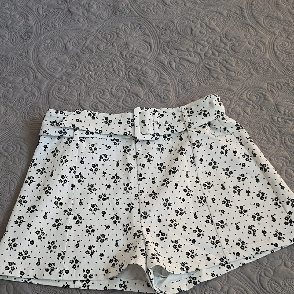 BCBGeneration White and Black Shorts with Floral Pattern